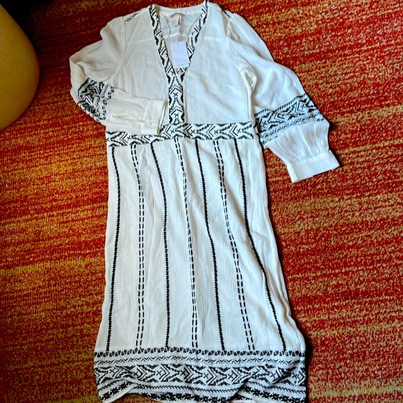 Embroidered dress - Picture 1 of 4